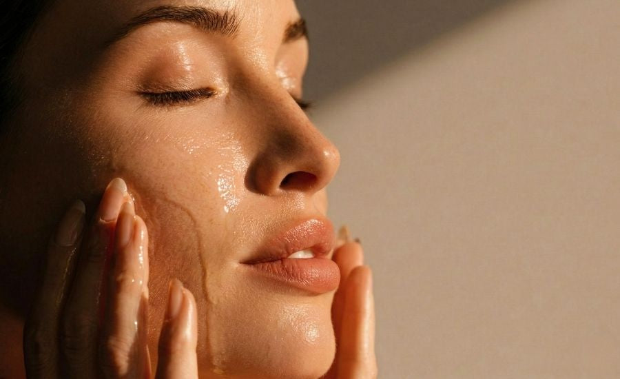 Women applying castor oil to face that is hormone-smart, EWG verified, castor oil for skin absorption and purity