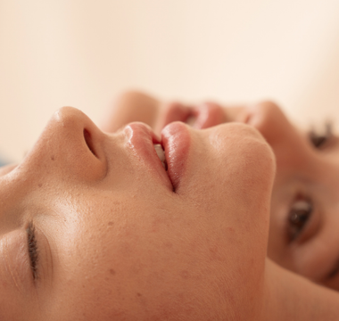 Castor oil for face use – glowing skin, natural facial oil benefits.