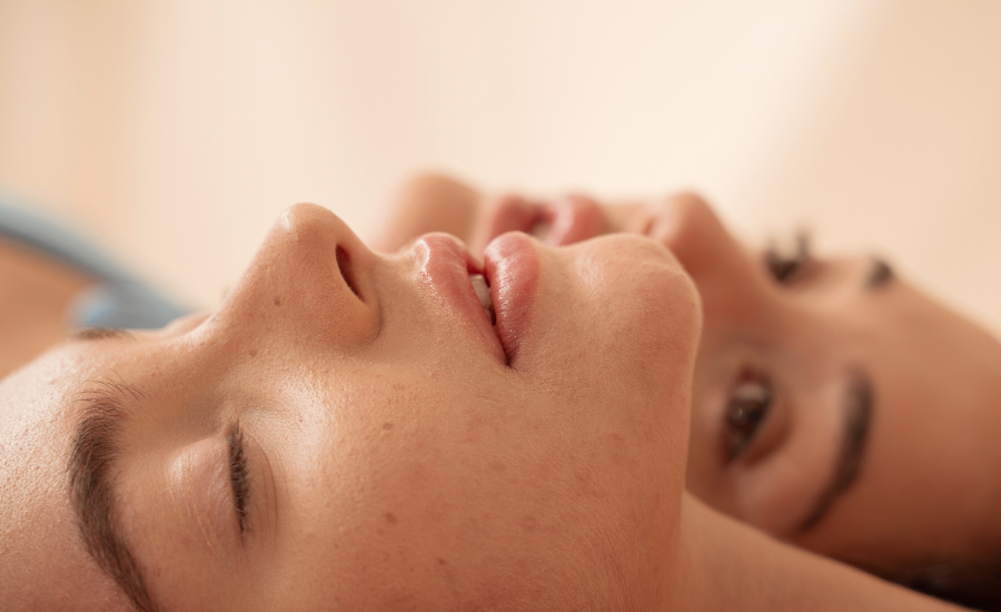 Castor oil for face use – glowing skin, natural facial oil benefits.