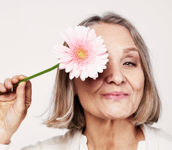 Why Midlife Skin Is Craving Oil-Based Rituals (Not Retinols)