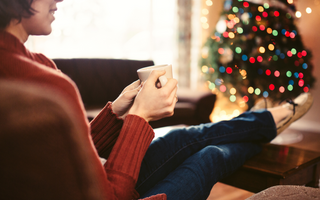 5 Essential Oils You Didn’t Know Could Change Your Holiday Game