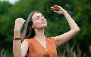 How Estrogen, Thyroid & Stress Shape Your Skin’s Radiance After 30