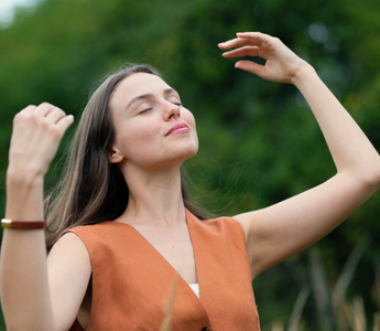 How Estrogen, Thyroid & Stress Shape Your Skin’s Radiance After 30