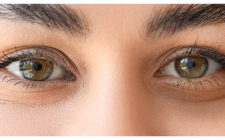 Castor Oil for Dark Circles: The Hormone-Safe Ritual That Clears Puffiness Naturally