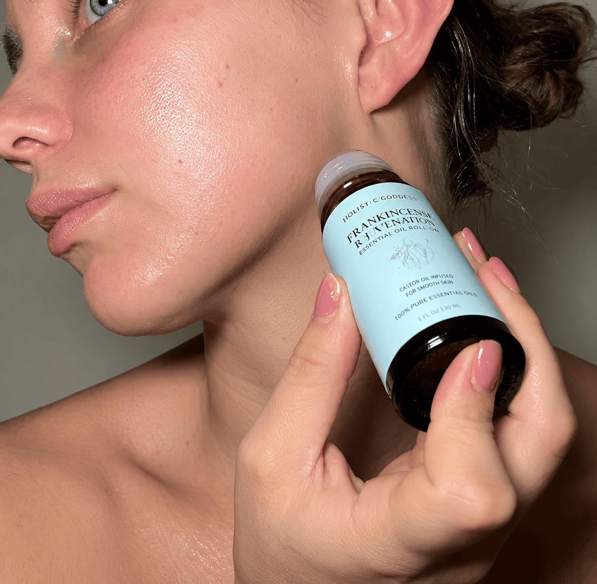 Frankincense Gua Sha Contour Kit by Holistic Goddess – how-to-use step 1, prep: rolling oil onto face